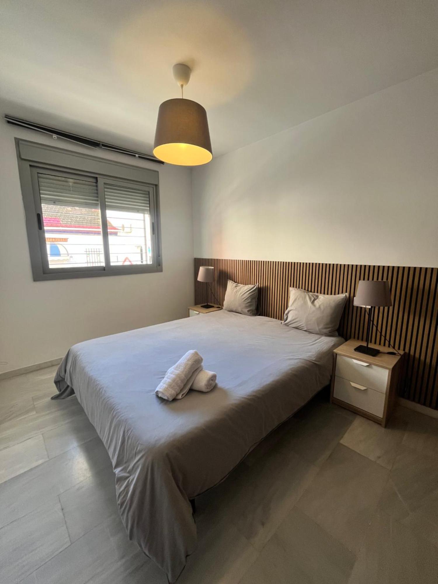 Boutique - Carlos Haya Area With Parking Apartamento